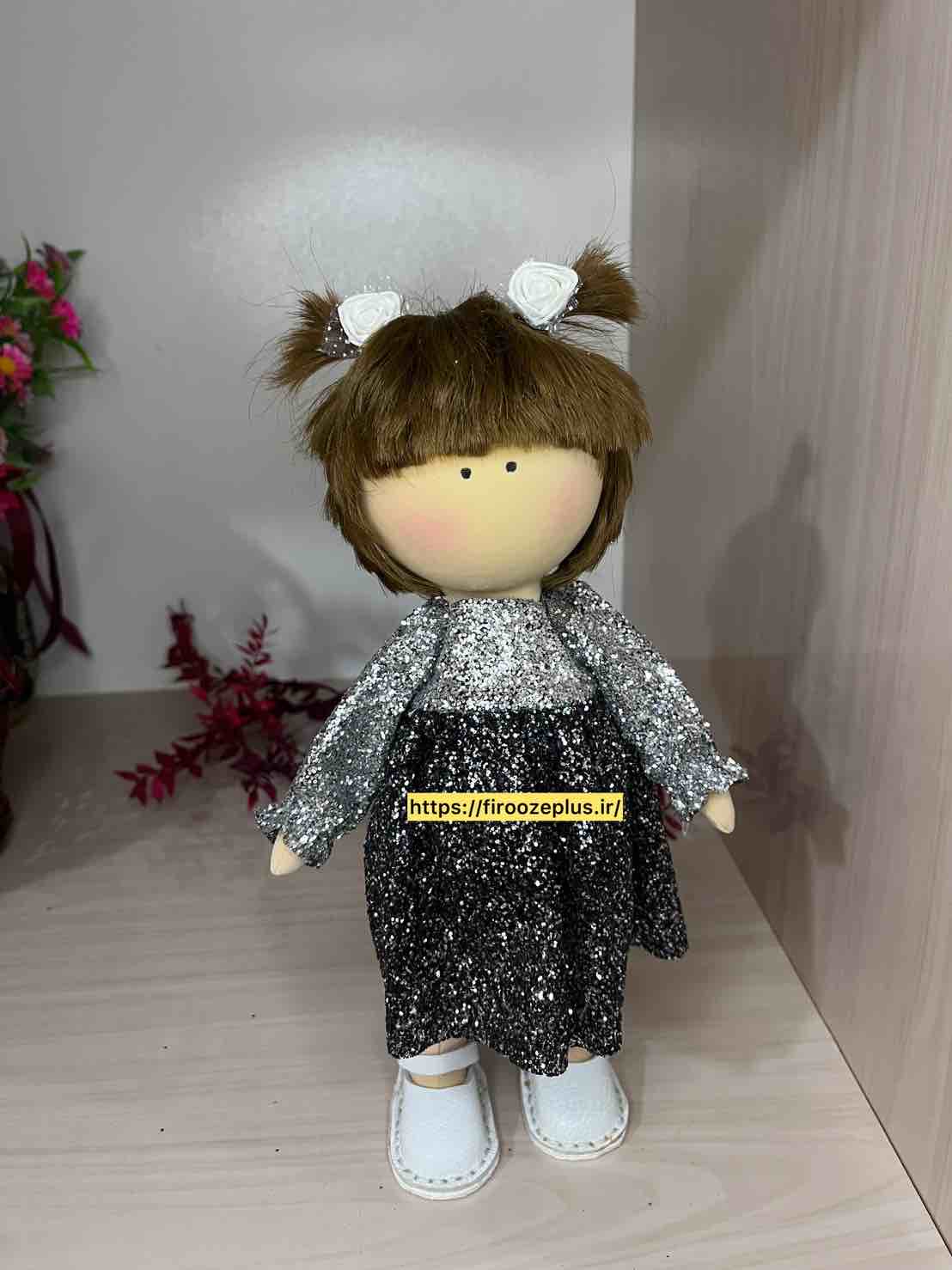عروسک لباس نقره ای